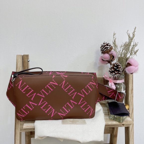 SOLD Authentic Valentino Grid Rosckstud Belt Bag - Picture 1 of 7